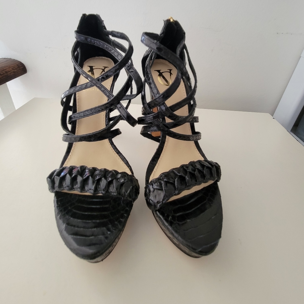 Black Vero Cuoio heels.  Size 5 1/2.